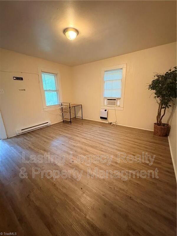 Photo - 1024 W Thirteenth ST
