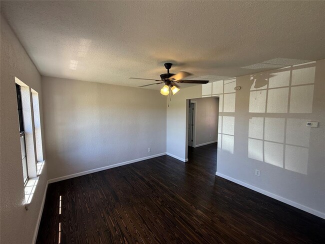 Photo - 203 W Dale St