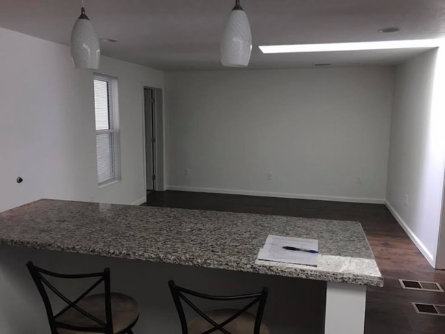 Photo - 102 N Gilfillan St