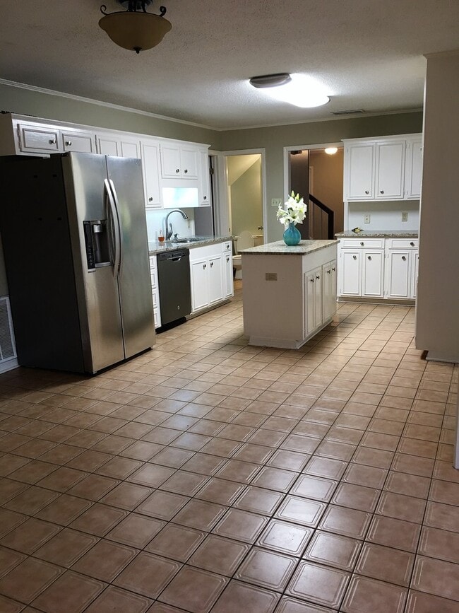 Photo - 1002 Chase Ln
