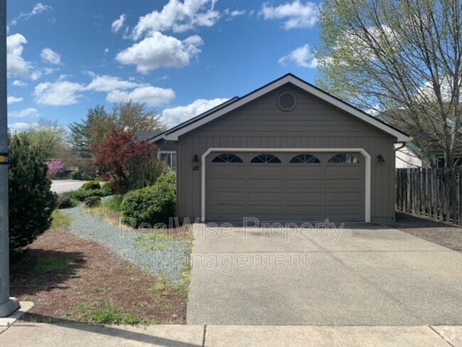 Building Photo - 112 SE Independence Dr Rental