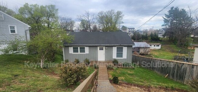 Photo - 825 Highland Ave