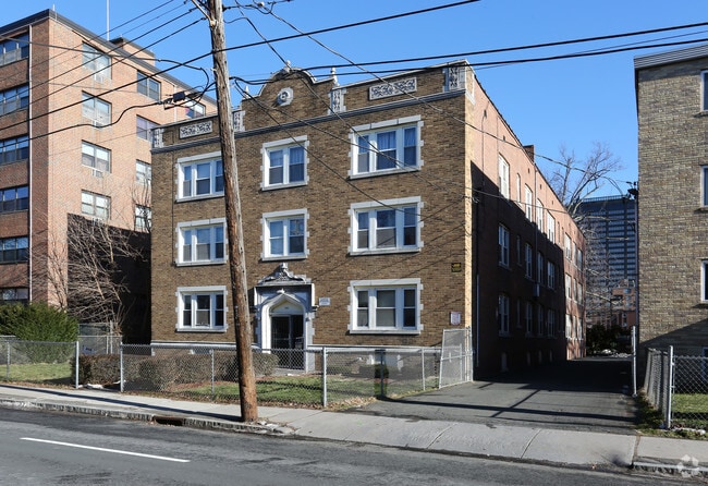 184 Sigourney St