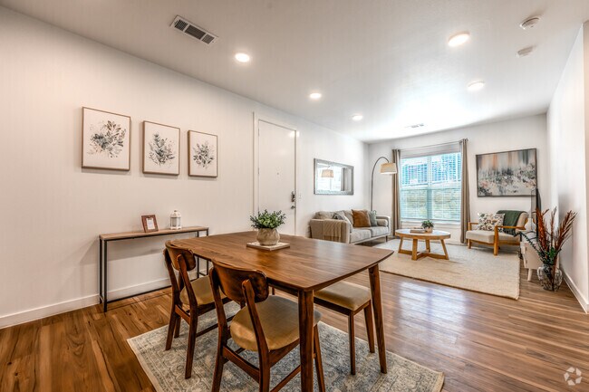 1BR, 1BA - 642SF - Dining/Living Room