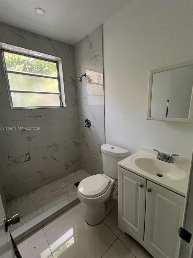 Photo - 2345 NW Flagler Terrace Unidad 1