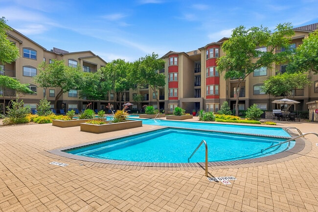 Inwood on the Park apartments — community photo - Inwood on the Park
