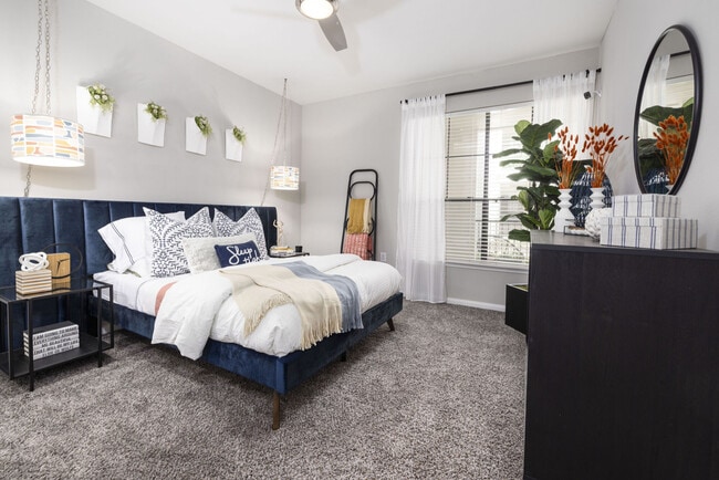 1BR, 1BA - 810SF - Bedroom