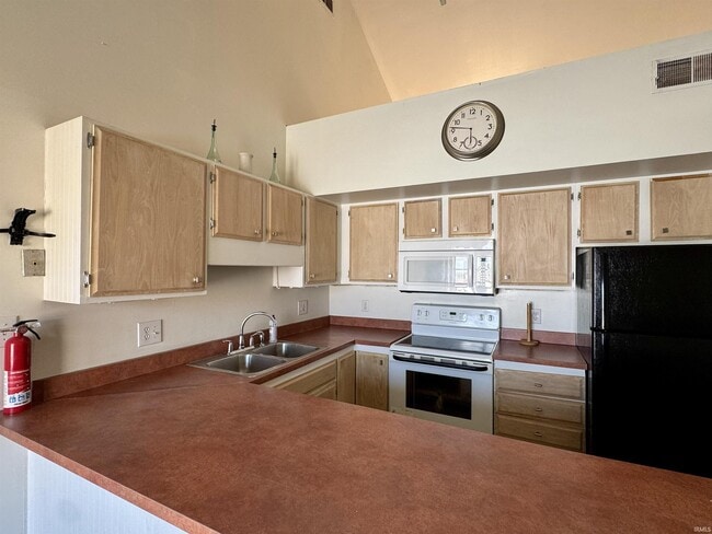 Photo - 111 E 6th St Unidad E