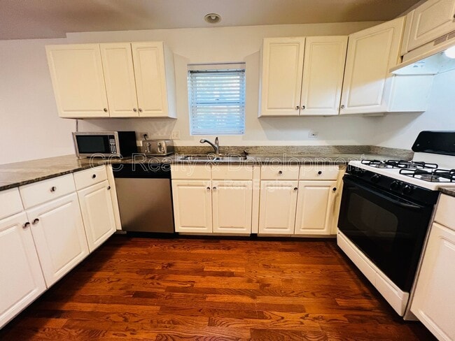 Photo - 1756 W Roscoe St Unit 1