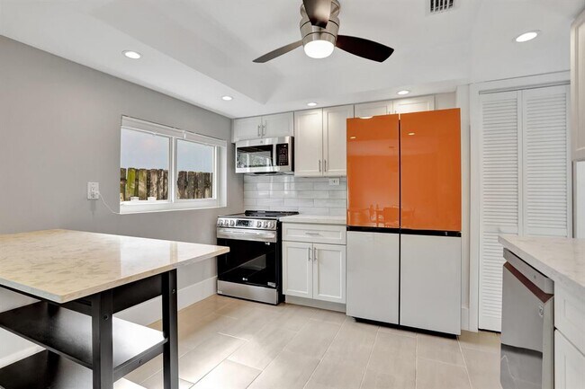 Photo - 400 SE 5th Ct