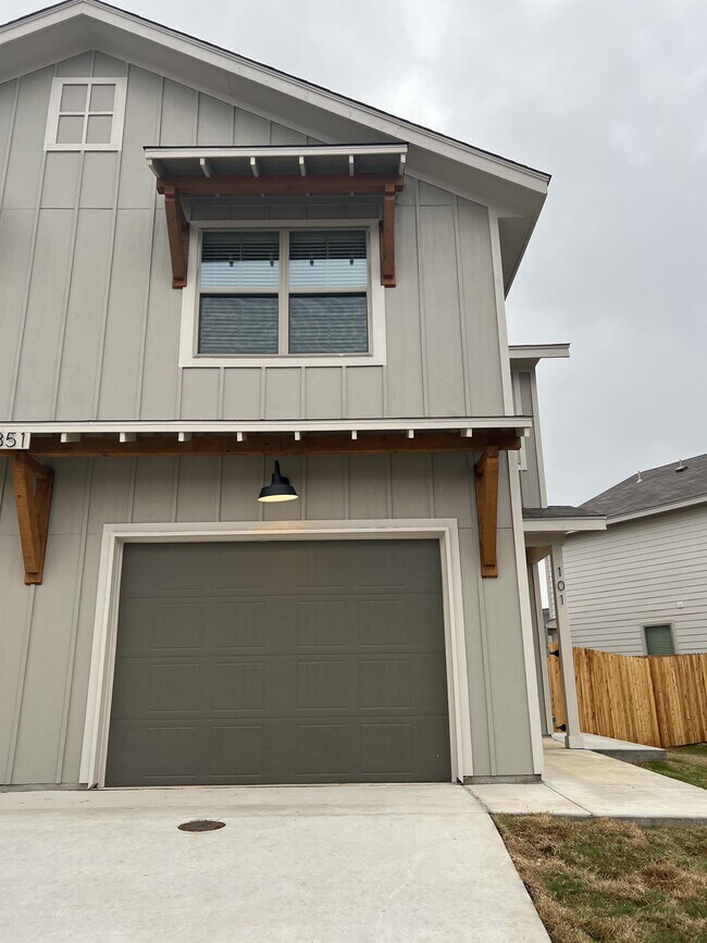 Photo - 13851 Enzo Gate