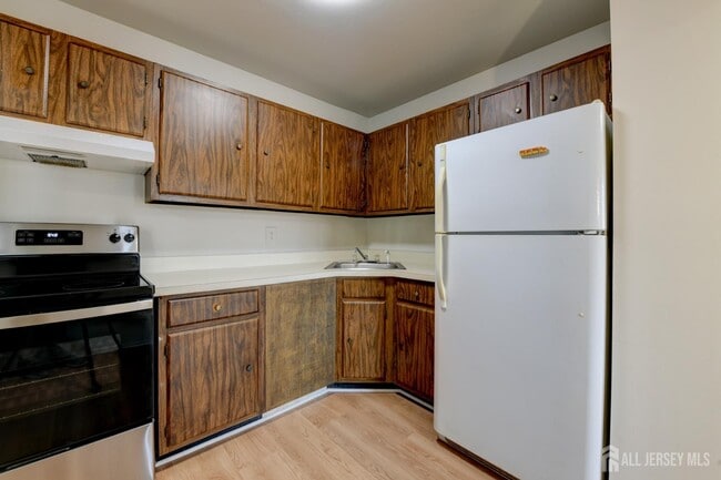 Photo - 6 College Dr