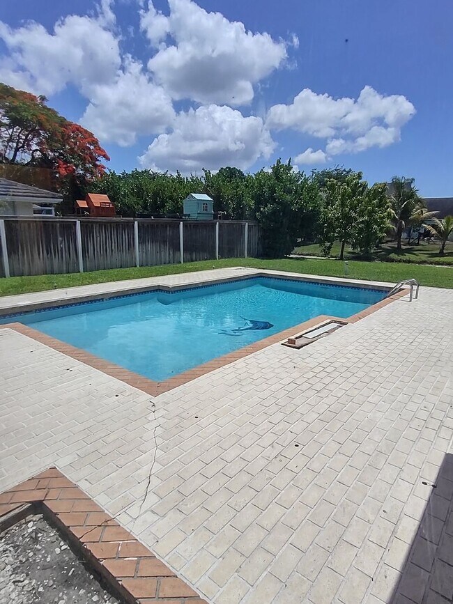 BEAUTIFUL, WATERFRONT WELLINGTON HOME FOR ... - BEAUTIFUL, WATERFRONT WELLINGTON HOME FOR ...
