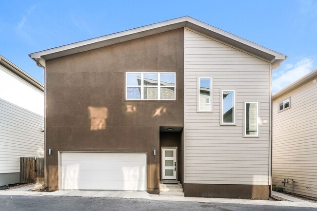 Building Photo - Alamo Heights Area!!