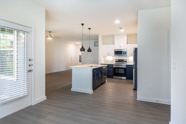 901 Rendon
