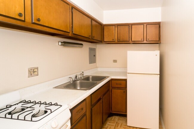 Photo - 665 W Wrightwood Ave Unit 205