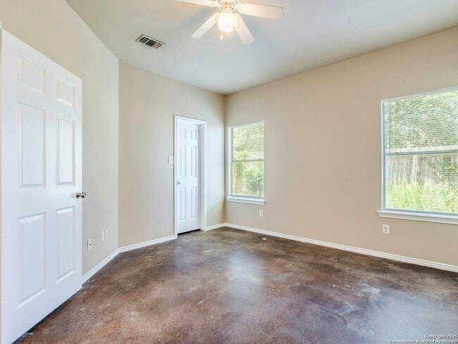 Photo - 5723 Golf Heights