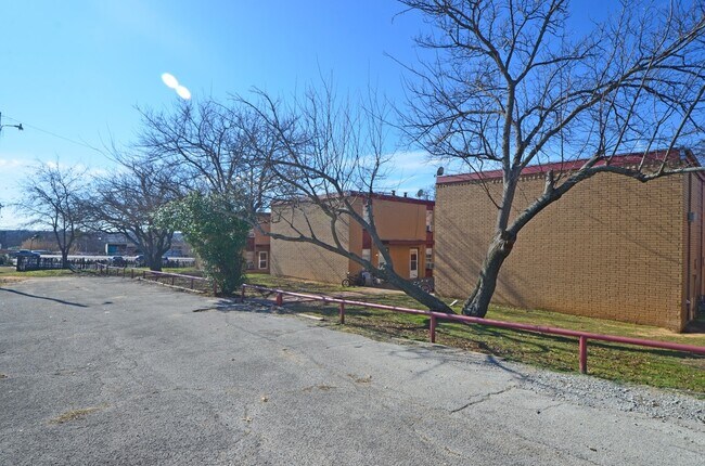 Photo - Oak Knoll Apartments