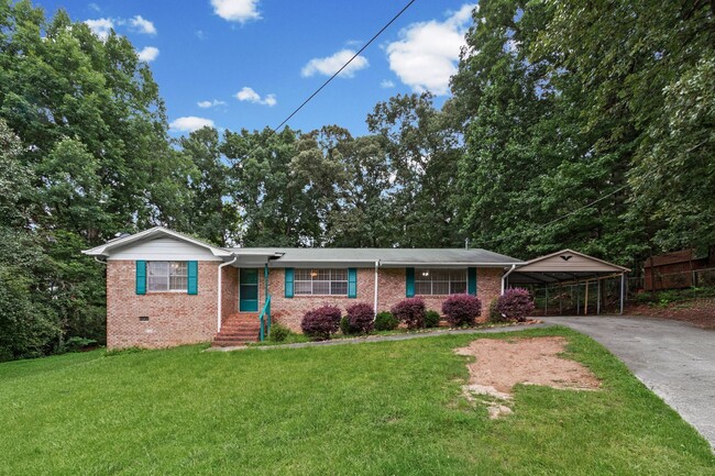 Building Photo - 6096 Hillpine Dr