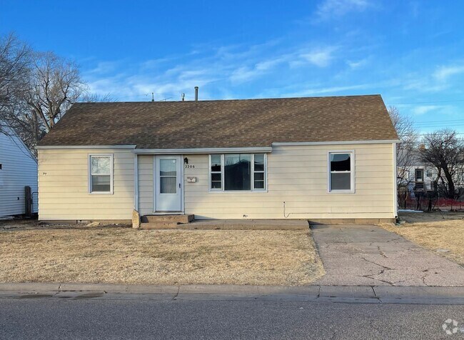 Building Photo - 3 Bedroom, 1 bathroom House