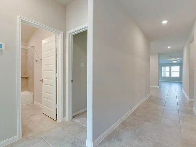 Building Photo - 2418 Humble Wy Rental