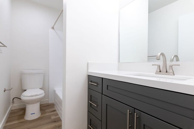 Photo - 1 & 2 Bedroom Apartment in KoreaTown, Los ...