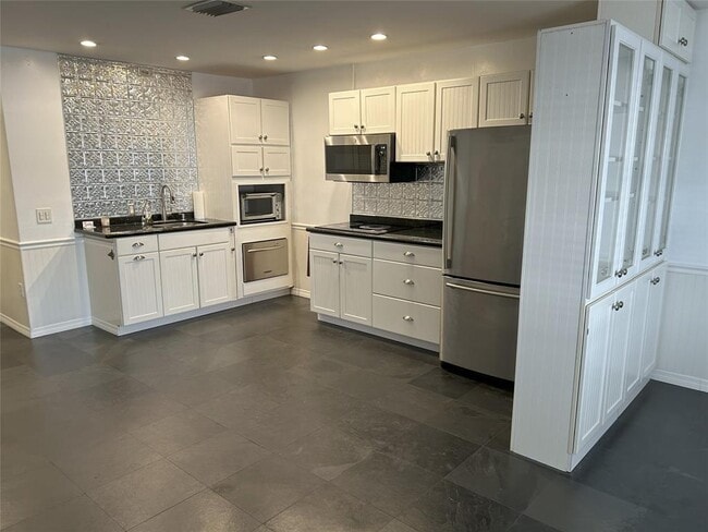 Building Photo - 815 Middle River Dr Unit 108 Rental
