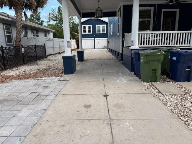 Photo - 803 E James St Unidad A