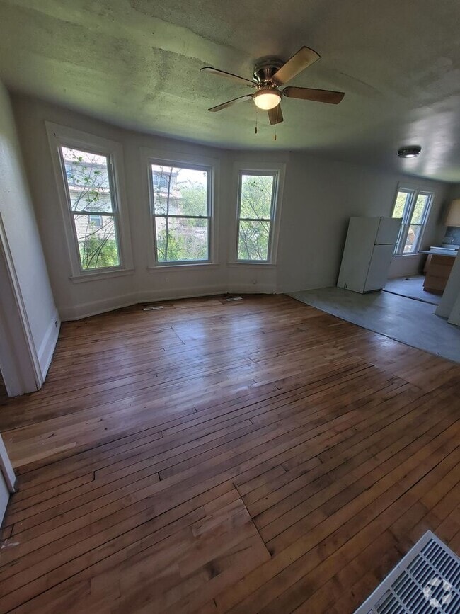 Building Photo - 223-225 E Burleigh St. (Duplex) Unit 225 Rental