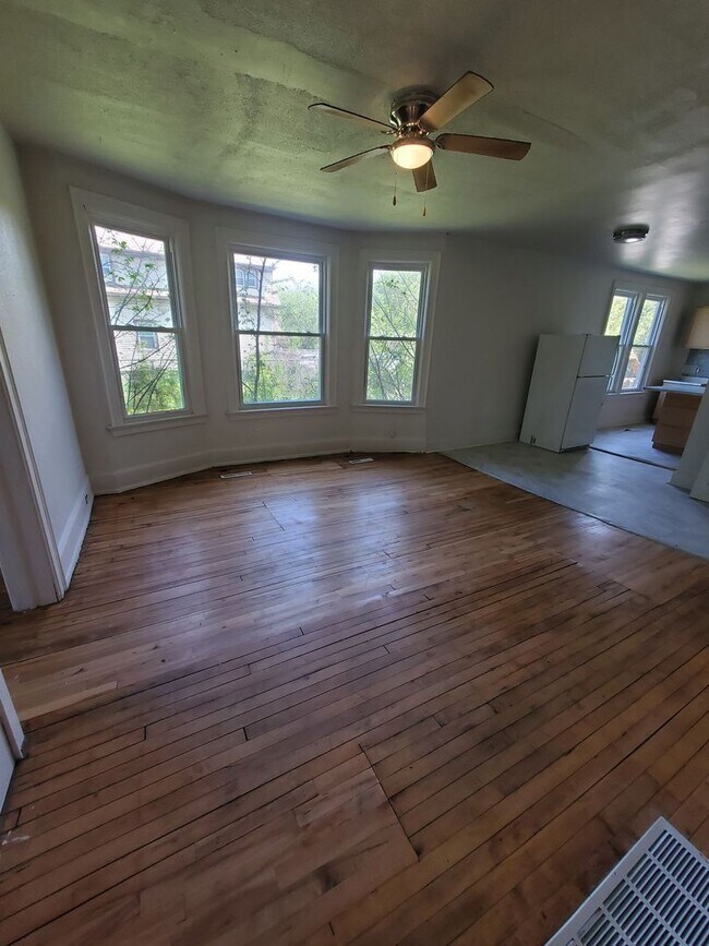 223-225 E Burleigh St. (Duplex) - 223-225 E Burleigh St. (Duplex) Apartment Unit 225