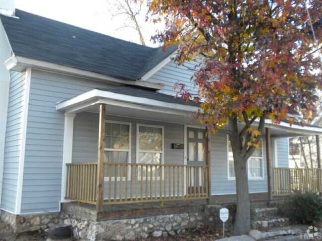 Building Photo - Cute, 2 Bedroom Bungalow in historic East ... Rental
