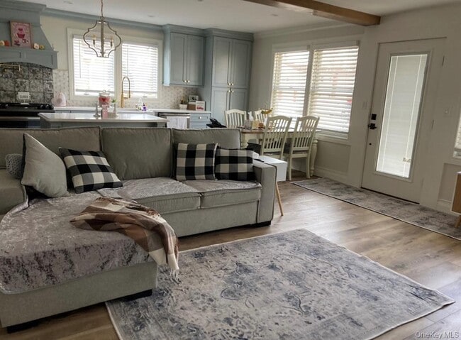 Photo - 286 Beachview St