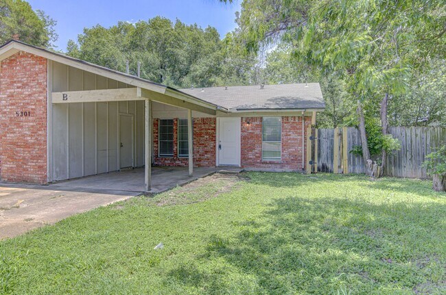 Photo - 5301 Indio Cir Unit B