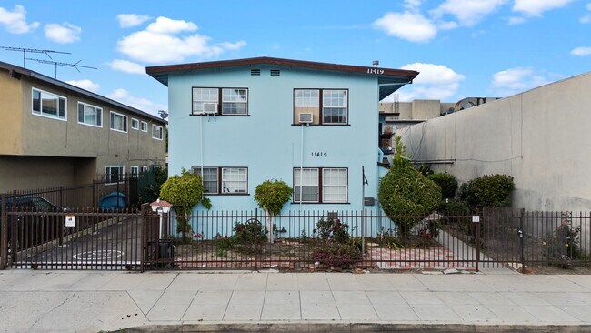 Photo - Cumpston Apts