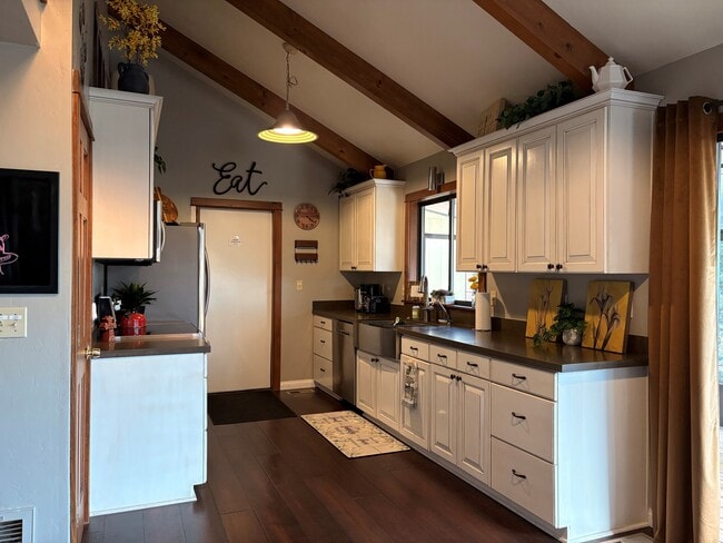 Photo - 499 Karen Dr