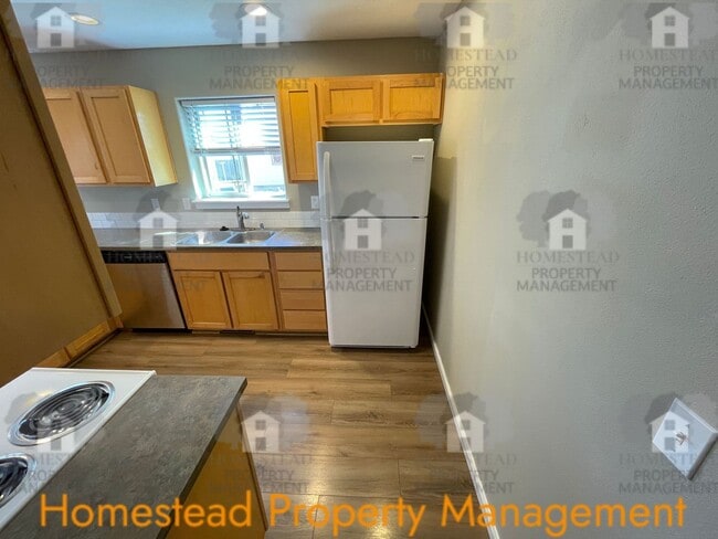 Photo - 479 Broad St S
