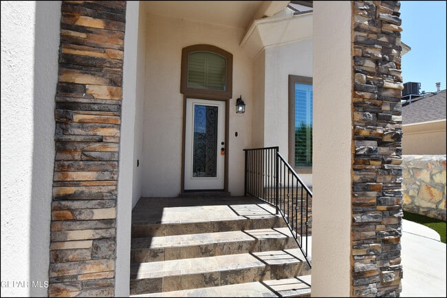 Photo - 3136 Red Maple