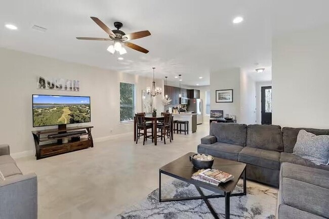 Photo - 585 Demarett Dr