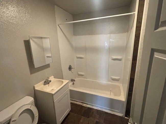Photo - 635 E Division St Unit 635 E Division St - Apt 2