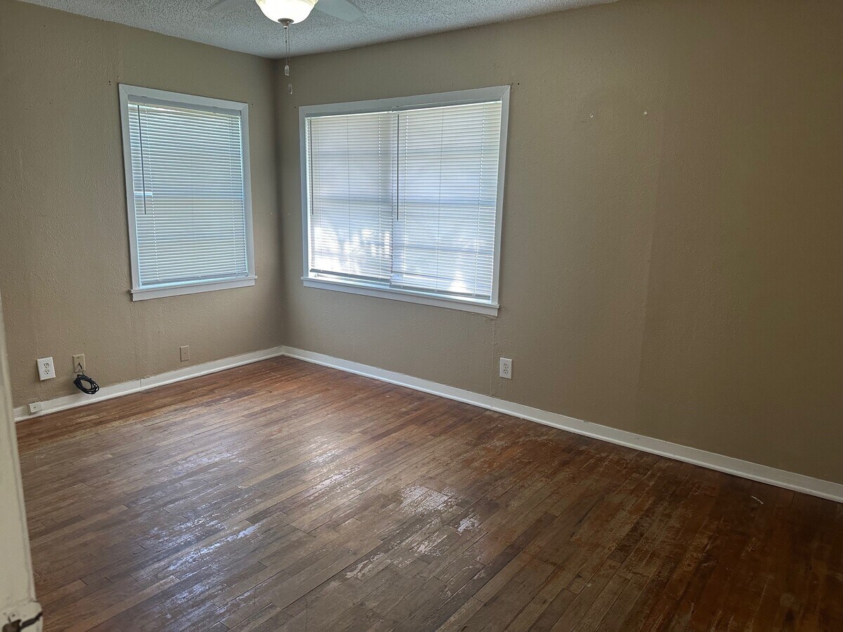 Photo - 806 N Avenue B