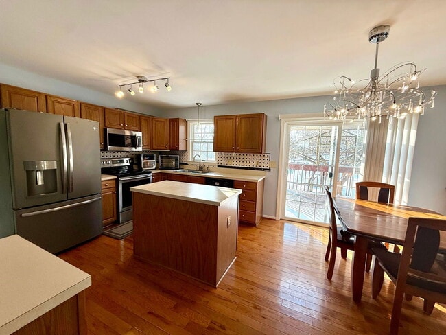 Photo - 115 Fleetline St