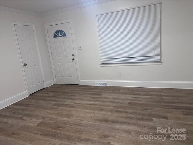 Photo - 4934 Galax Dr House