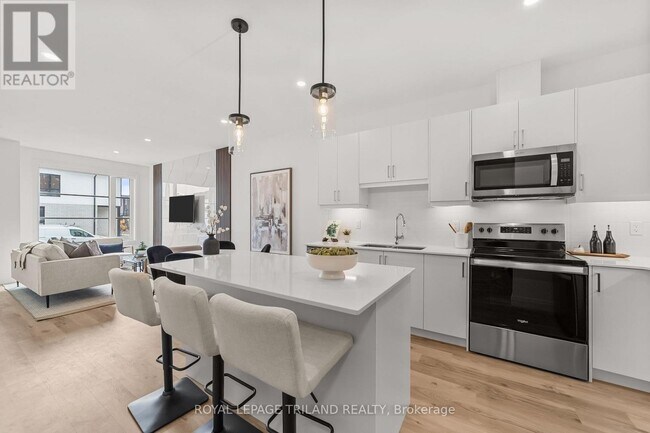 Photo - 955 CATALPA Sq