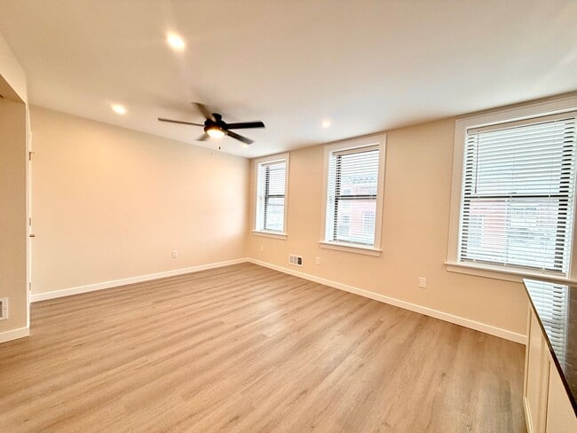 Photo - 4017 Butler St Unit 3rd Floor