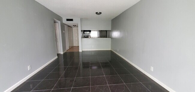 Photo - 8540 N Sherman Cir Unit 504