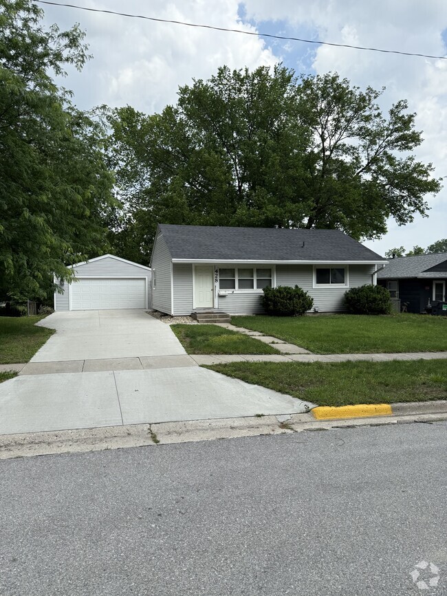 Building Photo - 428 Hilltop Rd Rental