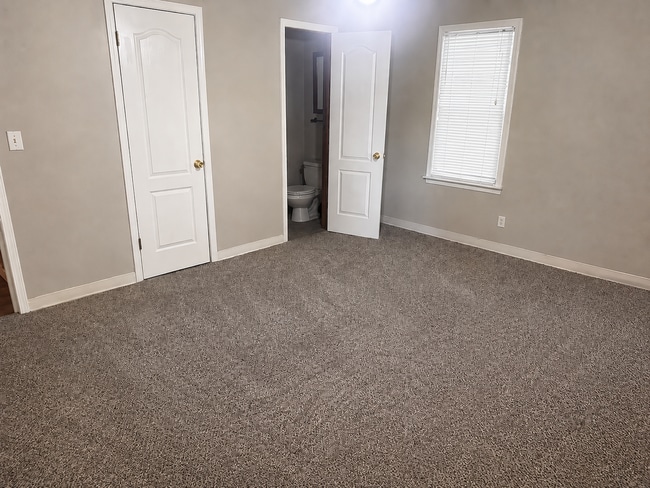 Photo - Adorable 2-Bedroom Gem: Fresh Floors & New Appliances!