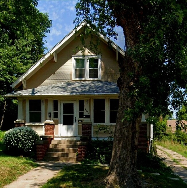 Building Photo - Bright and spacious 1 bedroom apartment Unit 1