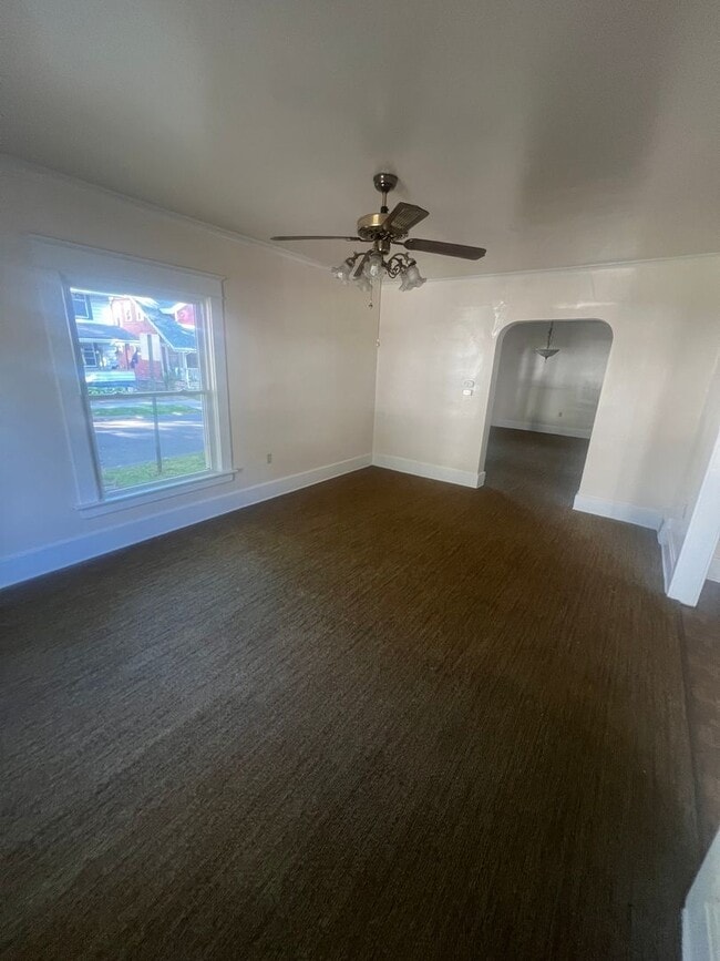 Photo - Large 4 Bedroom House with Garage