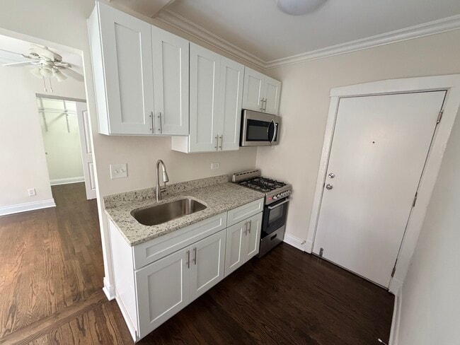 Photo - 1537 W Fargo Ave Unit 1C